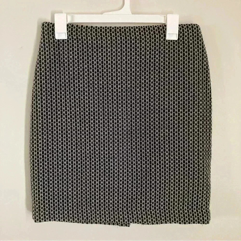 Banana Republic Women's 4 Black and White Pattern Pencil Skirt